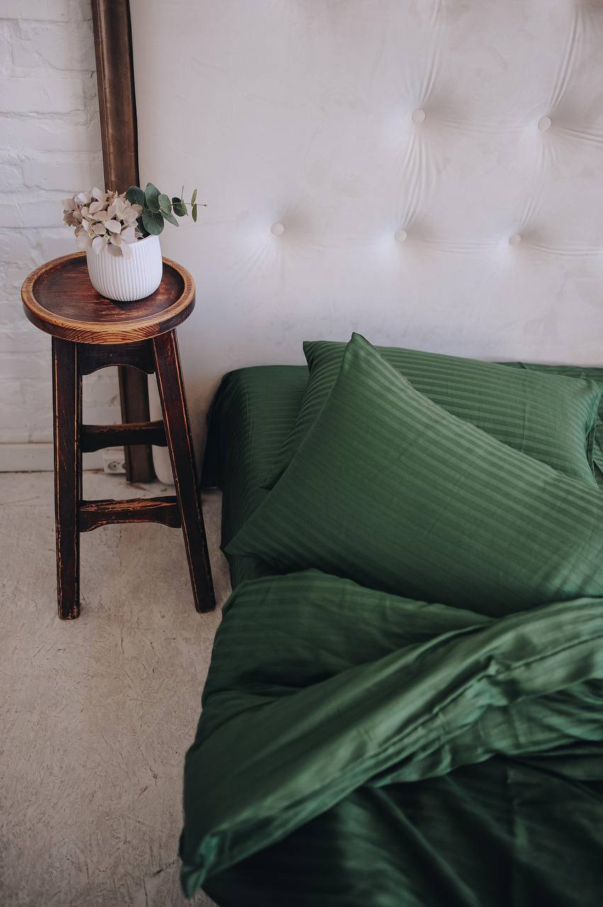 Pościel satynowa gładka w paski (odcień zielony)