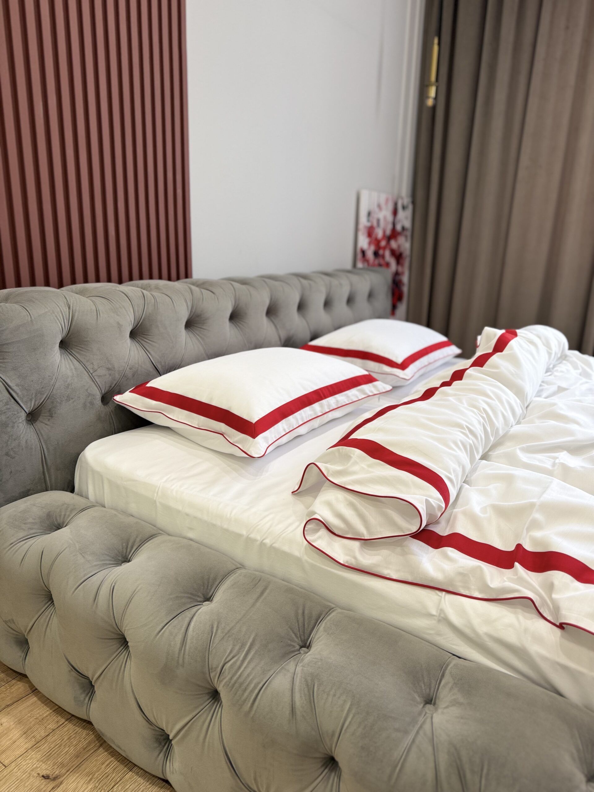 Premium satin bedding with stripes (snow-white shade)