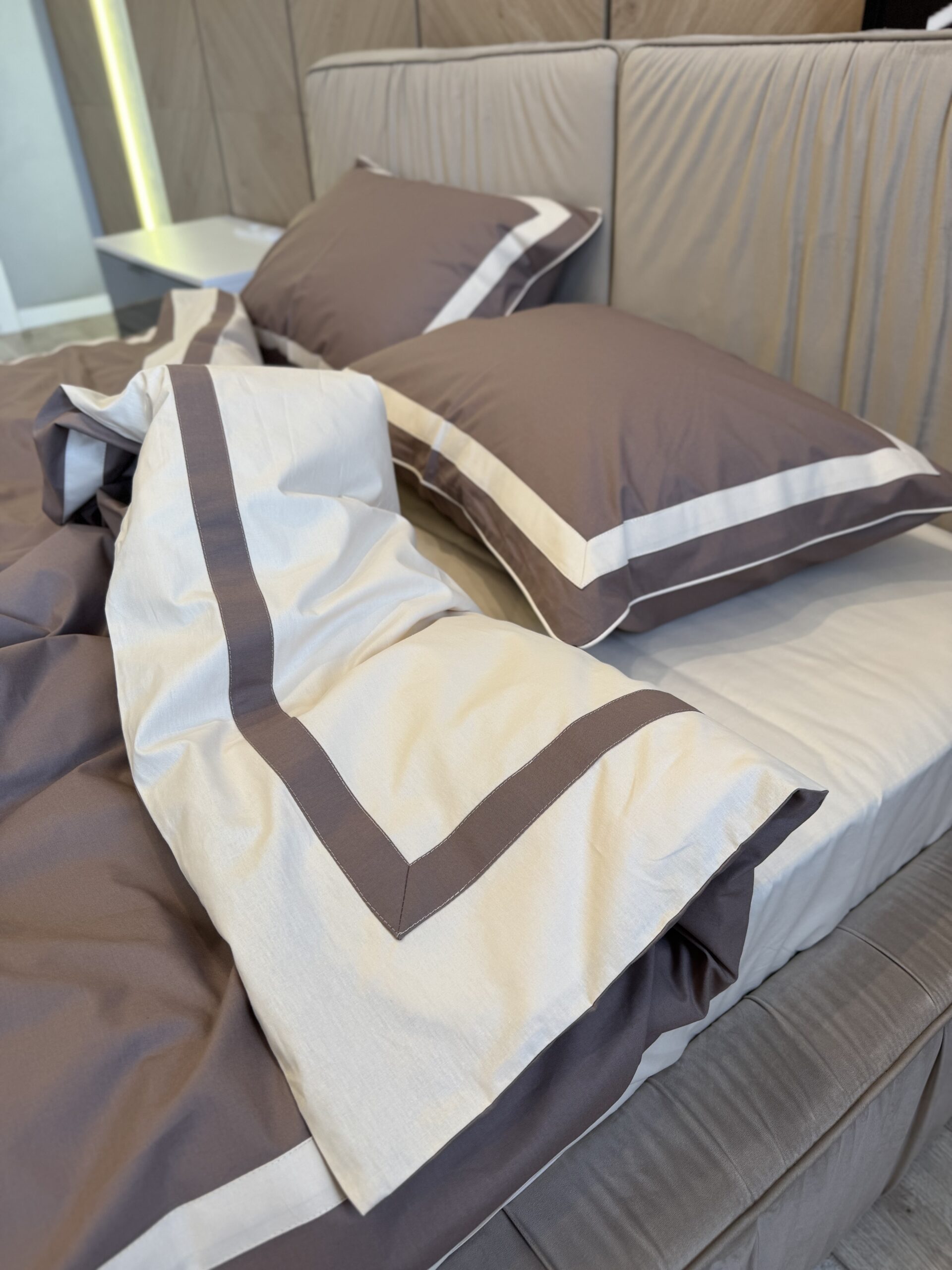 Постіль поплін “Матовий Преміум” (Відтінок Латте у поєднанні із молочним + кант та широка смужка)